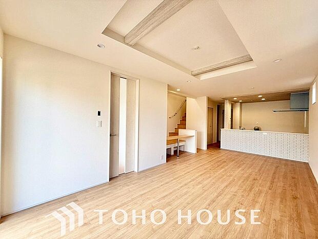 造りこんだ空間演出の妙が生み出す光と質のハーモニーはこの住宅のクオリティの良さを実感させてくれます。