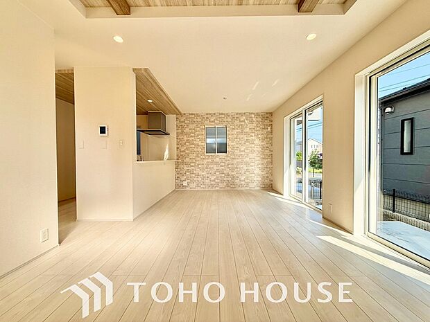 造りこんだ空間演出の妙が生み出す光と質のハーモニーはこの住宅のクオリティの良さを実感させてくれます。