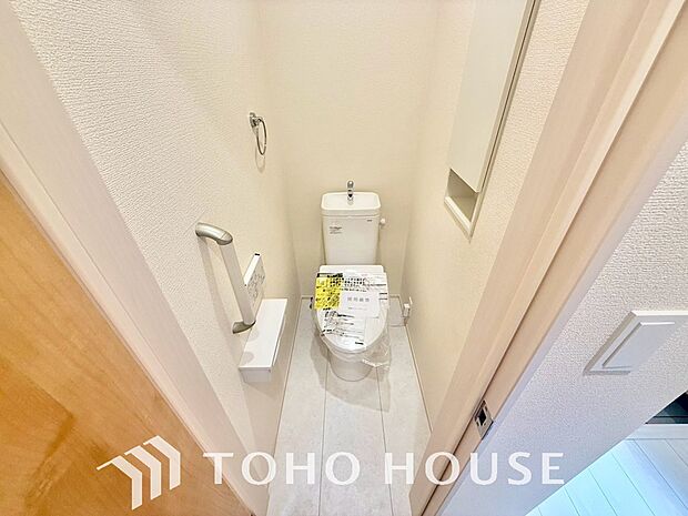 清潔な空間であって頂けますように、目に留まるだけではなく、汚れをふき取り易いフロアと壁紙をチョイス。