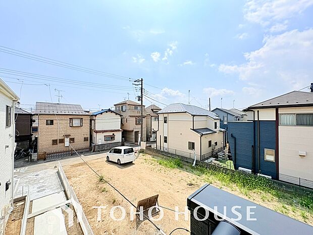 豊かな陽光に照らしだされる素敵な空間。季節を問わず華やいだ素敵な風景をお楽しみいただけます。