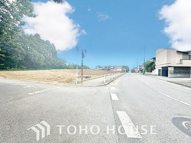 年を重ねても・・・、いつの時代になっても・・・、輝き続ける住まいをお届けします。数年後、あるいは数十年後に「この家で良かったね」と、家族の笑顔が自然とこぼれる、そんな愛着と誇りに満ちた場所を目指して。