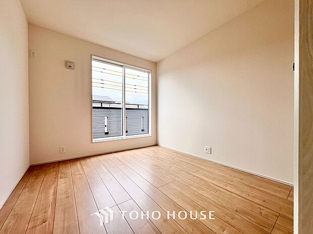お子様の心と身体を見守る子供部屋。小さな自立心を育むお部屋作りを見越してぜひご覧ください。成長に合わせたレイアウト変更もしやすく、のびのびと過ごせる工夫が詰まった、家族の未来に寄り添う快適な空間です。