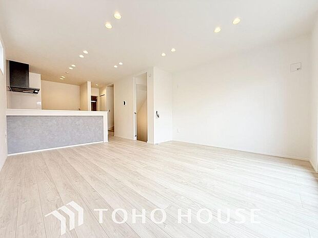 造りこんだ空間演出の妙が生み出す光と質のハーモニーはこの住宅のクオリティの良さを実感させてくれます。