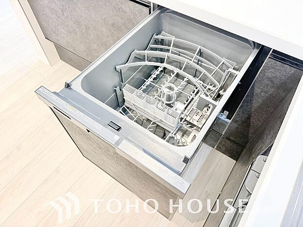 高温水や高圧水流を使う事で効率よく食器洗浄できます。殺菌効果も高いので哺乳瓶等を洗う際にも便利です。