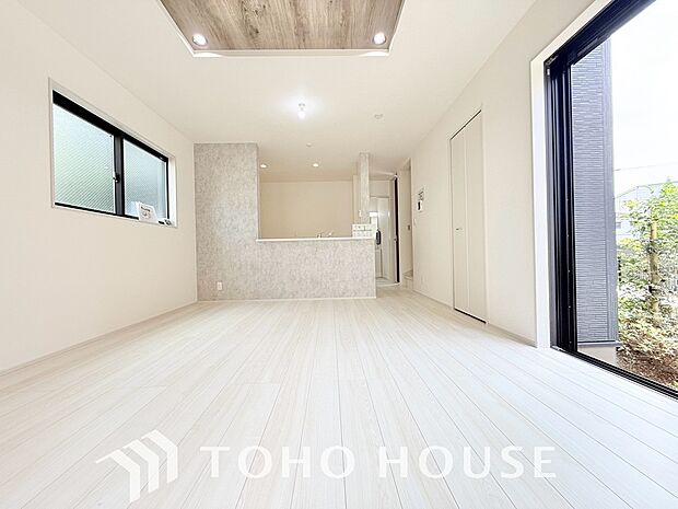 造りこんだ空間演出の妙が生み出す光と質のハーモニーはこの住宅のクオリティの良さを実感させてくれます。