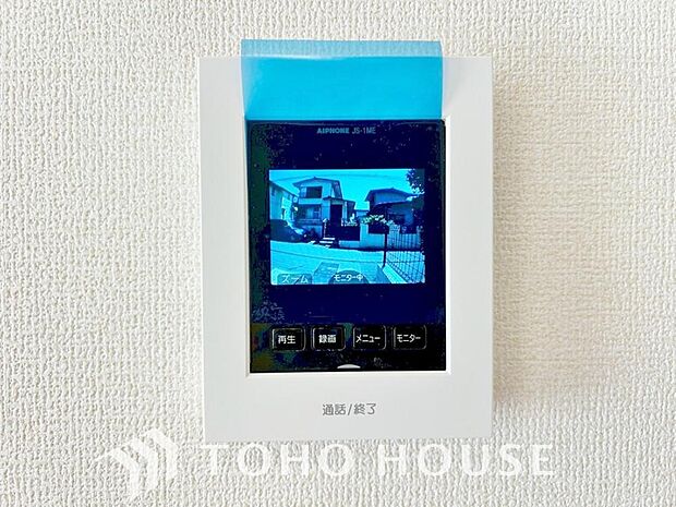 「見える安心」をカタチにしました。誰が来てもわかる様に、モニター付きインターホンを設置。来訪者を映像で確認できるため防犯性に優れ、日々の暮らしに確かな安心感をプラスする、家族に優しい住まいの設備です。