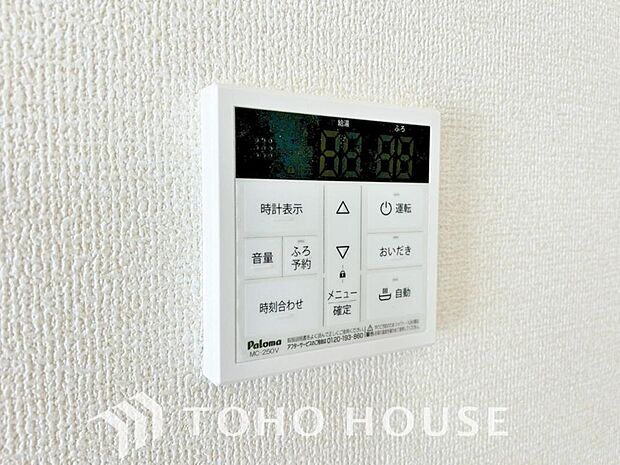 スイッチ1つで一定量の湯を浴槽に張ったり保温や追い焚きをすることができる機能は何かと便利です。仕事帰りや育児で忙しい時間帯でも、手軽に温かいお風呂を用意できます。日々の疲れを癒やす快適なバスタイムを。