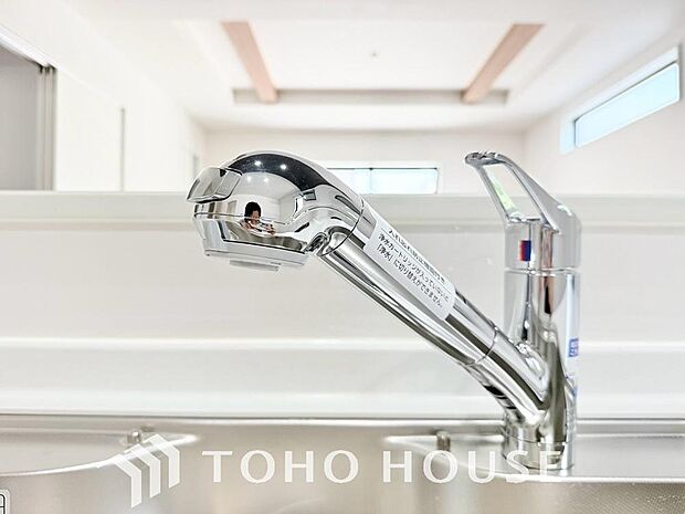 ワンタッチで浄水と原水を切り替えできる浄水器一体型水栓は水道水に含まれる有害物質を除去してくれます。