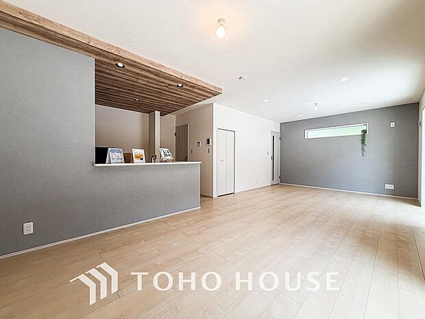 造りこんだ空間演出の妙が生み出す光と質のハーモニーはこの住宅のクオリティの良さを実感させてくれます。