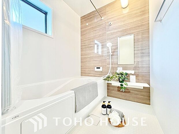 心地よいバスタイムを演出する浴室はゆとりあるサイズを採用。