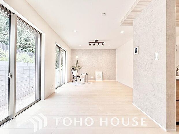 造りこんだ空間演出の妙が生み出す光と質のハーモニーはこの住宅のクオリティの良さを実感させてくれます。