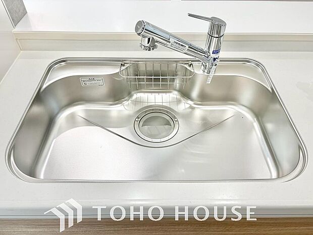 ワンタッチで浄水と原水を切り替えできる浄水器一体型水栓は水道水に含まれる有害物質を除去してくれます。