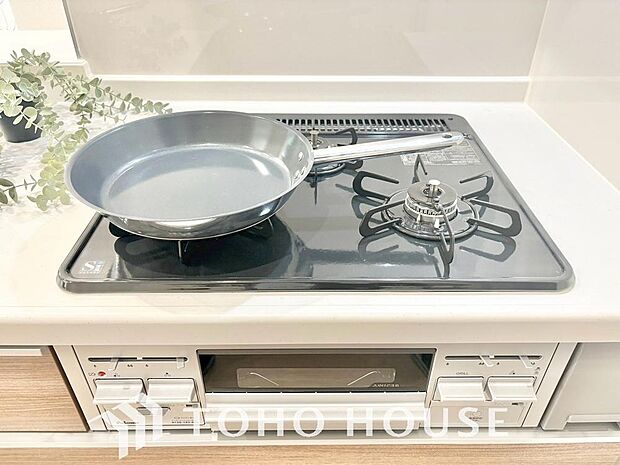 毎日料理をする、料理が好き、家族が多くて量を作る必要がある、等の方々にとっては必須の3口コンロ。