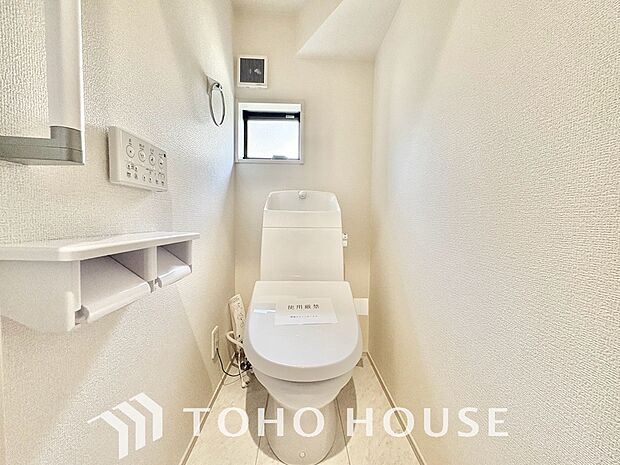 十分な広さと清潔感のあるカラーで纏まったおトイレ。時間に余裕とゆとりを持たせます。