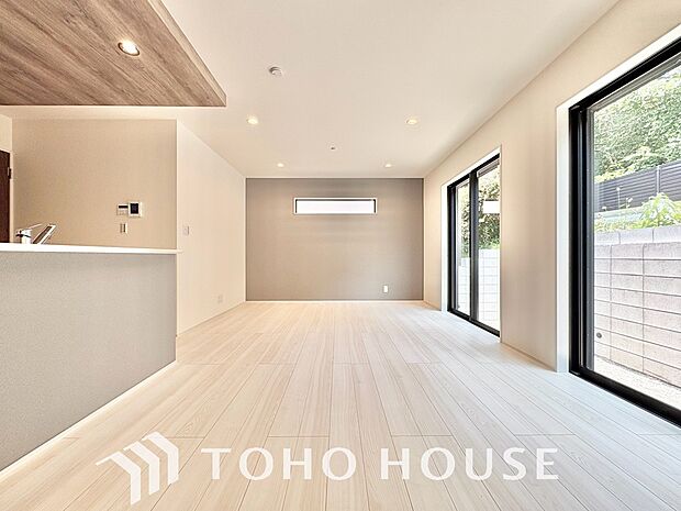 造りこんだ空間演出の妙が生み出す光と質のハーモニーはこの住宅のクオリティの良さを実感させてくれます。