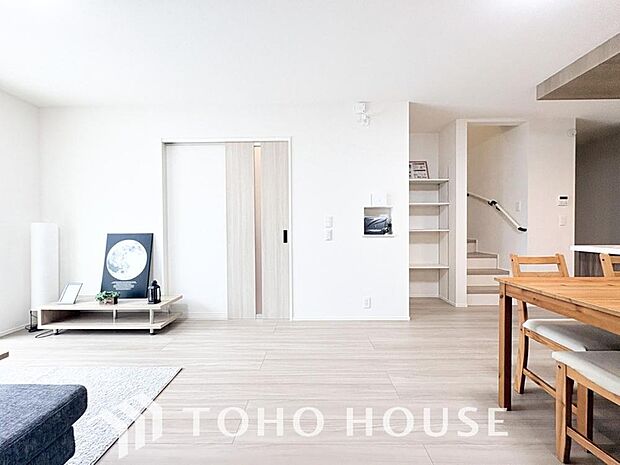 造りこんだ空間演出の妙が生み出す光と質のハーモニーはこの住宅のクオリティの良さを実感させてくれます。