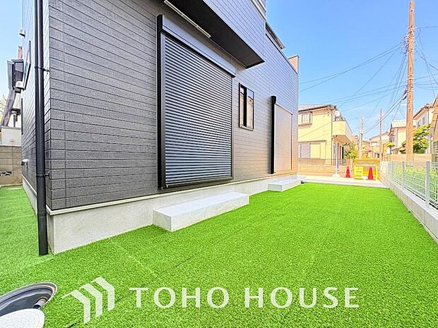 日当たりも良く、家庭菜園や植栽を育てるのに適したお庭はこれからの生活に緑という癒しを与えてくれます。四季折々の自然を身近に感じながら家族で賑やかに収穫やガーデニングを楽しむ暮らしをここで始めませんか。