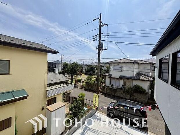 その豊かな眺望にふさわしい空間には、通風・採光にも優れ、心地よい光と風があふれています。