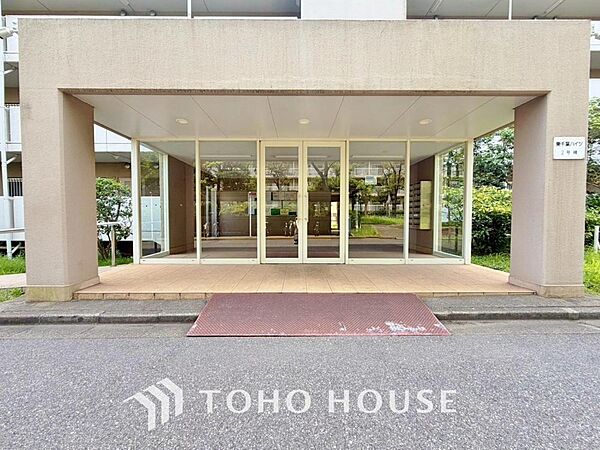 色合いも落ち着いた色を中心に構成され、重厚感のある雰囲気で居住者・来客者を迎えてくれます。