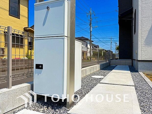 宅配ボックスは、ネットショッピングなどによって増加傾向の小型のお届け物の受け取りにができて便利。