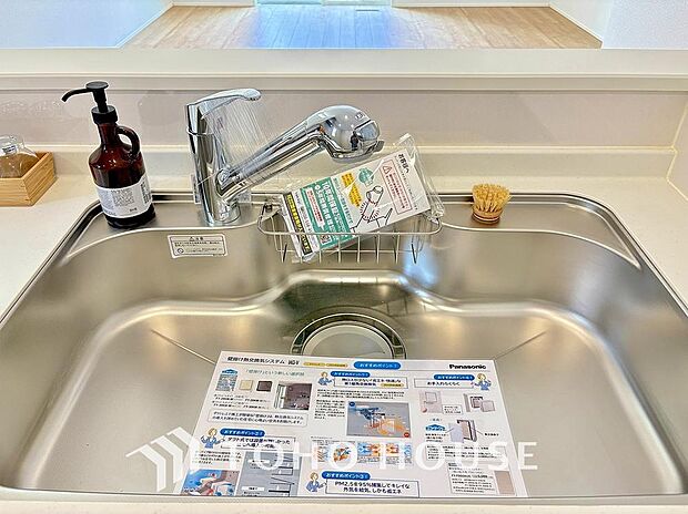 浄水と原水をボタン一つで切り替えられる浄水器一体型水洗。近年主流になりつつある人気の設備です。