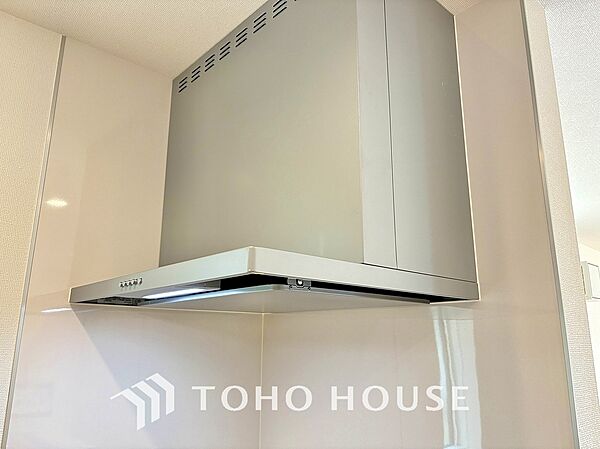 静音性や省エネ性に優れ、デザインもスタイリッシュな最新レンジフード。効率的な換気で料理を快適にし、面倒なお手入れの手間も省けます。空間を美しく、引き締める洗練された機能美を、ぜひ現地でお確かめ下さい。