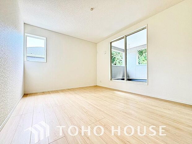 お子様の心と身体を見守る子供部屋として、小さな自立心を育むお部屋作り、を見越してご覧下さい。プライベートな時間を大切にしながら、のびのびと自分らしさを育み、健やかに成長できる、快適な空間を実現します。