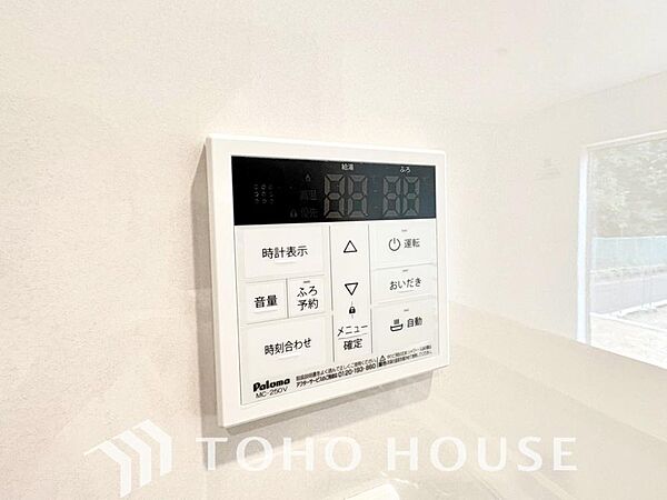 雨の日や花粉の季節にも大活躍する浴室暖房乾燥機を完備しました。天候に左右されずにお洗濯ができるため、毎日の家事もストレスフリーで安心です。さらに、カビの発生を抑えて浴室を清潔に保てる嬉しいメリットも。