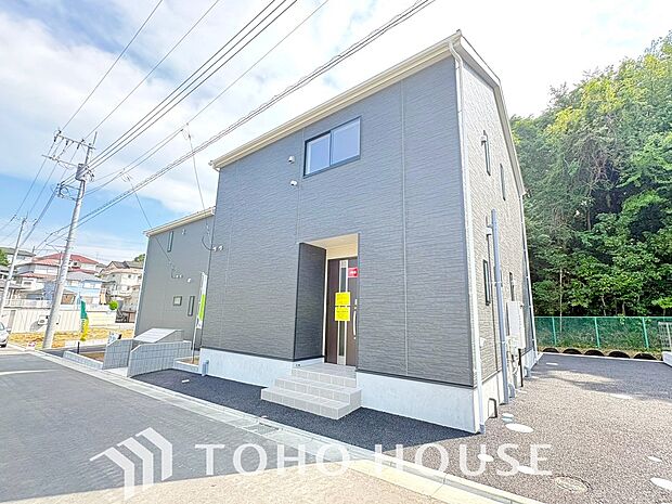ここから始まる日常はご家族の大切な時間。だからこそ、ただ住むだけでなく、少しでも豊かで快適に、気持ち良く暮らしてほしい。そんな願いを込めて、皆様の住まい購入をどこよりも丁寧に全力でサポートいたします。