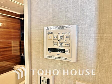 浴室暖房乾燥機を完備しておりますので雨天時のお洗濯も安心です。洗濯機を配置しても十分なスペースがあるランドリースペースと隣接し、洗う・干す動線もスムーズです。毎日の家事時間をぐっと短縮できる設計です。