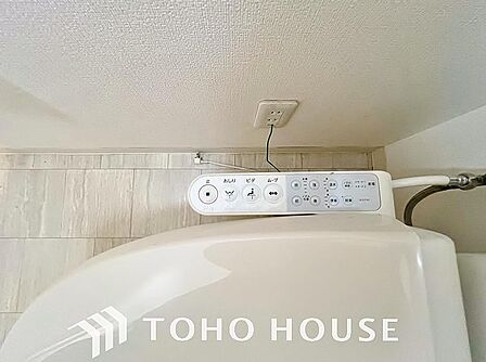 トイレには快適な温水洗浄便座付。家族が毎日使うプライベートな空間だからこそ、清潔で使いやすい仕様にこだわりました。心地よいゆとりを感じられる空間で日々の暮らしをより豊かに、快適に過ごすことができます。