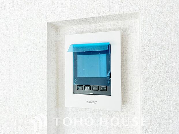 見える安心をカタチにしました。誰が来ても一目で相手の顔がわかる、モニター付きインターホンを設置しています。お子様の留守番時や防犯面でも、非常に効果的で、毎日の暮らしに確かな安心感をプラスする設備です。