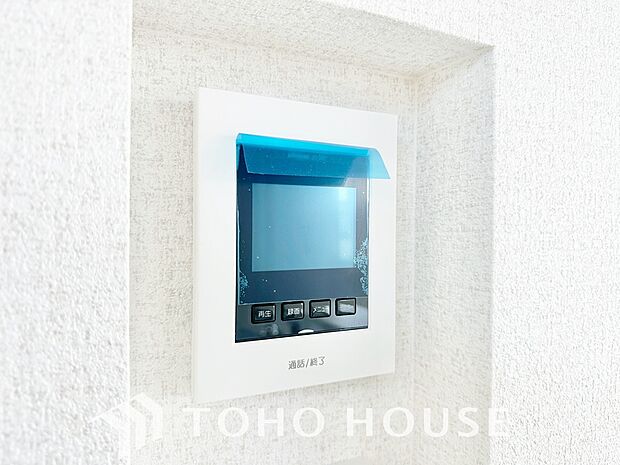 見える安心をカタチにしました。誰が来ても一目で相手の顔がわかる、モニター付きインターホンを設置しています。お子様の留守番時や防犯面でも、非常に効果的で、毎日の暮らしに確かな安心感をプラスする設備です。