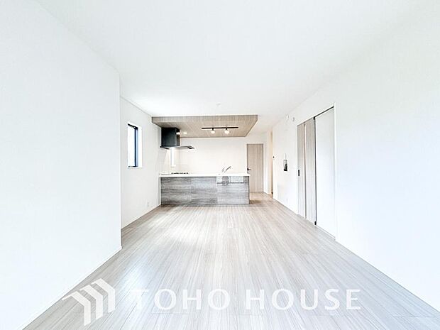 造りこんだ空間演出の妙が生み出す光と質のハーモニーはこの住宅のクオリティの良さを実感させてくれます。
