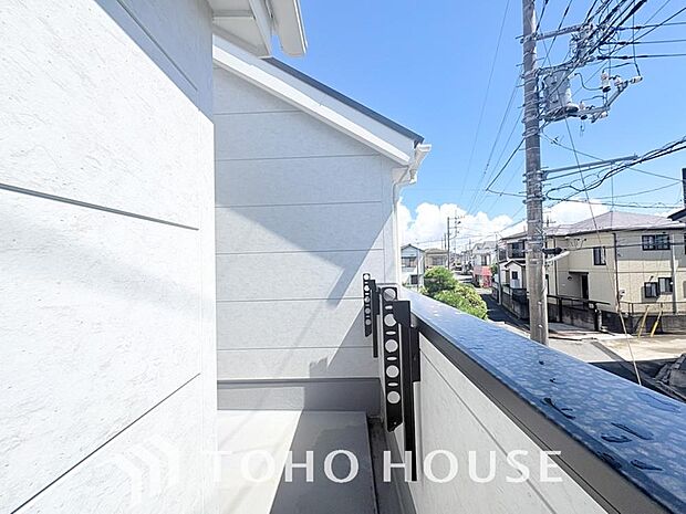 太陽に愛された邸は、陽当り、通風に優れた魅力的で快適さを追求した邸宅です。