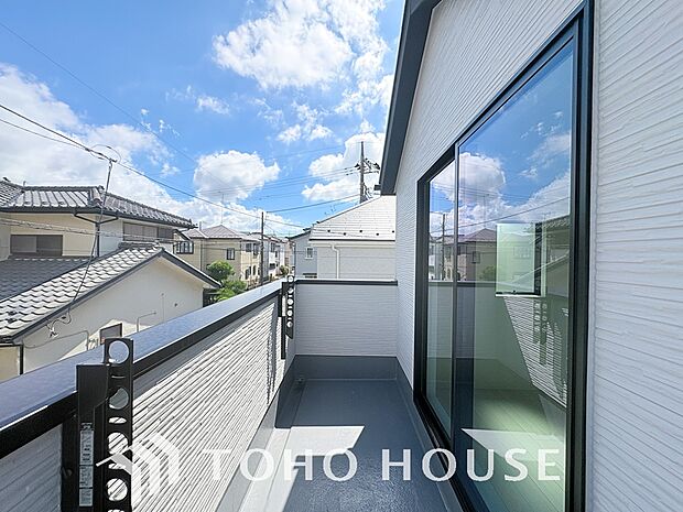 太陽に愛された邸は、陽当り、通風に優れた魅力的で快適さを追求した邸宅です。