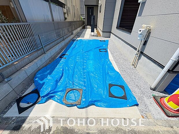 マンションとは異なり、移動がスムーズな敷地内駐車場を完備。荷物の多い日も安心です。いつでも自宅の目の前で愛車のお手入れができるため、車好きのご主人様も大満足。日々のカーライフがより快適になります。