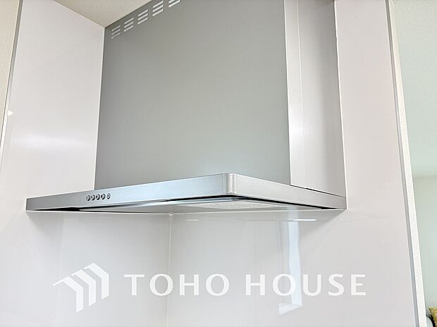 静音性や省エネ性に優れ、デザインもスタイリッシュな最新レンジフード。効率的な換気で料理を快適にし、面倒なお手入れの手間も省けます。空間を美しく、引き締める洗練された機能美を、ぜひ現地でお確かめ下さい。