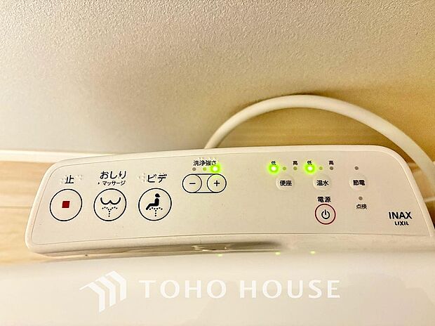清潔で快適なトイレタイムをサポートする、温水洗浄便座を完備しました。気になるニオイを抑える脱臭機能なども備えており、いつも爽やかで心地よい空間を保ちます。日々の暮らしに寄り添う嬉しいこだわり設備です。