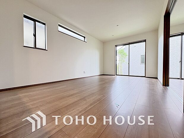 造りこんだ空間演出の妙が生み出す光と質のハーモニーはこの住宅のクオリティの良さを実感させてくれます。