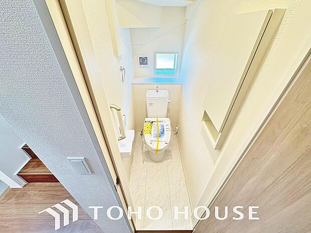 毎日使うトイレには快適な温水洗浄便座を完備しています。清潔感のあるプライベート空間で日々の生活に心地よいゆとりをプラス。毎日の暮らしをさらに一段と快適にしてくれる、嬉しいこだわり設備仕様の住まいです。