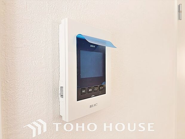 見える安心をカタチにしました。誰が来ても一目で相手の顔がわかる、モニター付きインターホンを設置しています。お子様の留守番時や防犯面でも、非常に効果的で、毎日の暮らしに確かな安心感をプラスする設備です。