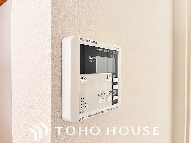 スイッチひとつで、自動のお湯張りから保温、追い焚きまでこなす便利なオートバス機能。忙しい毎日でも、ボタンを押すだけでいつでも適温の湯船に浸かることができ、一日の疲れを癒やす快適なバスタイムを叶えます。