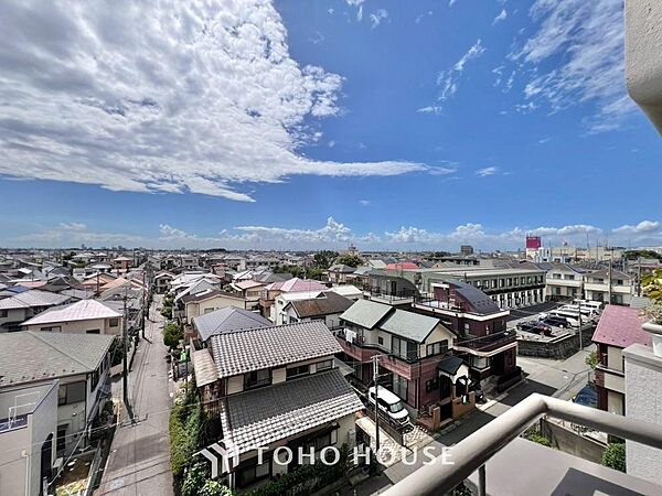 その豊かな眺望にふさわしい空間には、通風・採光にも優れ、心地よい光と風があふれています。