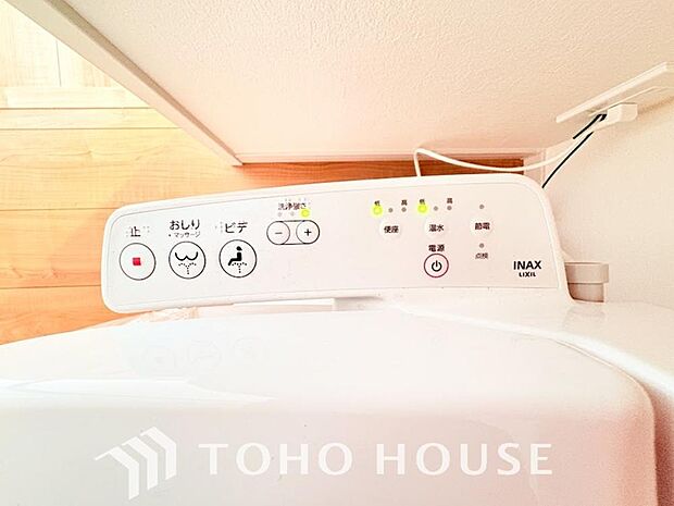 毎日使うトイレには快適な温水洗浄便座を完備しています。清潔感のあるプライベート空間で日々の生活に心地よいゆとりをプラス。毎日の暮らしをさらに一段と快適にしてくれる、嬉しいこだわり設備仕様の住まいです。