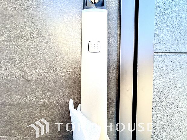 電子錠・カードキーシステム。合鍵を作りづらく、ピッキングが不可能なので、防犯対策に効果的です。