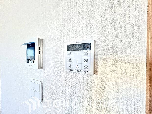 スイッチ1つで一定量の湯を浴槽に張ったり、保温や追い焚きをすることができる機能は何かと便利。