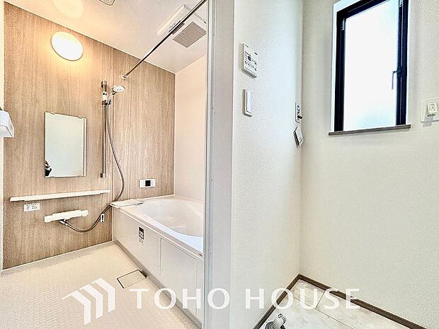 心地よいバスタイムを演出する浴室はゆとりあるサイズを採用。