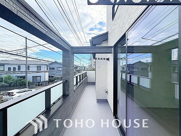 太陽に愛された邸は、陽当り、通風に優れた魅力的で快適さを追求した邸宅です。