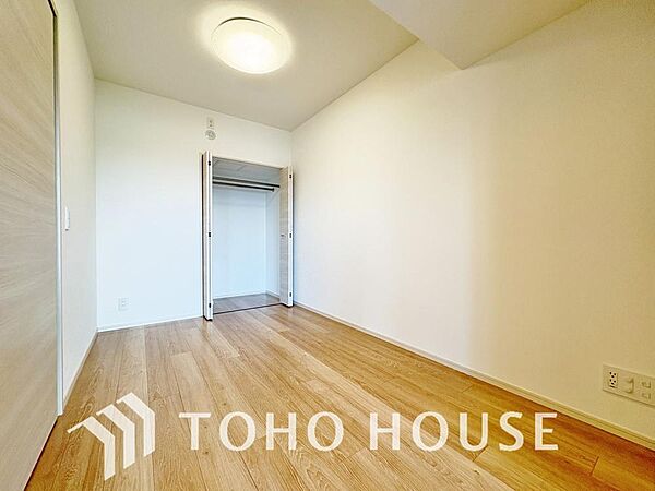 お子様の心と身体を見守る子供部屋として、小さな自立心を育むお部屋作り、を見越してご覧下さい。プライベートな時間を大切にしながら、のびのびと自分らしさを育み、健やかに成長できる、快適な空間を実現します。